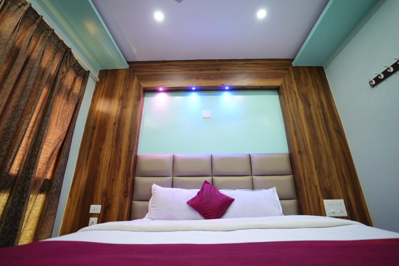 Goroomgo Ashray Hotel 4*